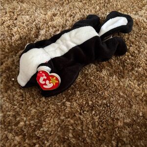 Ty Beanie Baby Stinky the Skunk
